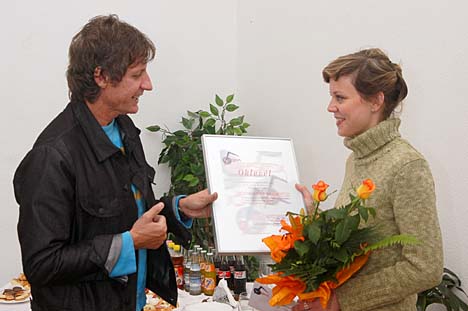 B�nyi Andr�s �tadja a d�jat Mosshammer King�nak