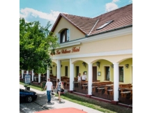 AQUA LUX WELNESS HOTEL